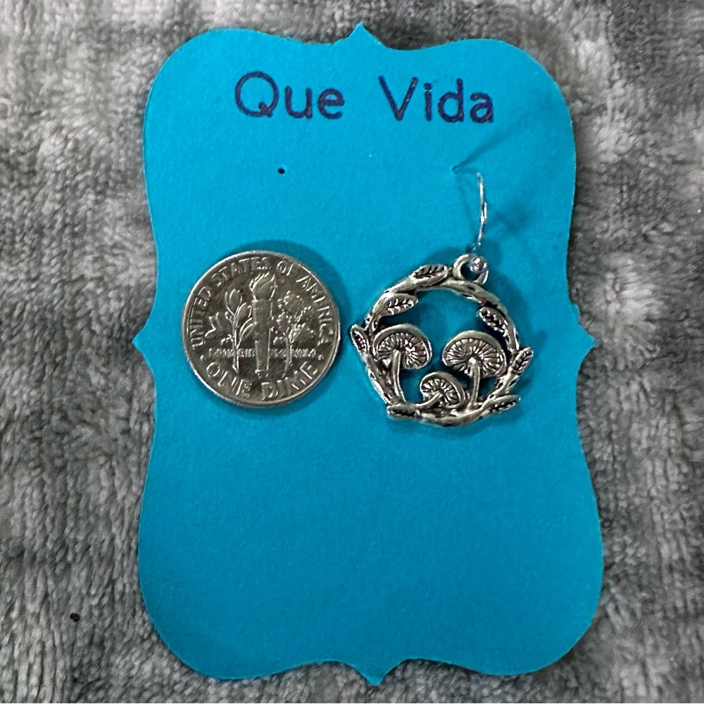 NWOT Silver Tone Mushroom Wreath Dangle Earrings Cottagecore Nature Jewelry Gift - Picture 3 of 4